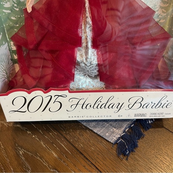 Barbie 2015 Holiday Collection - Picture 4 of 6